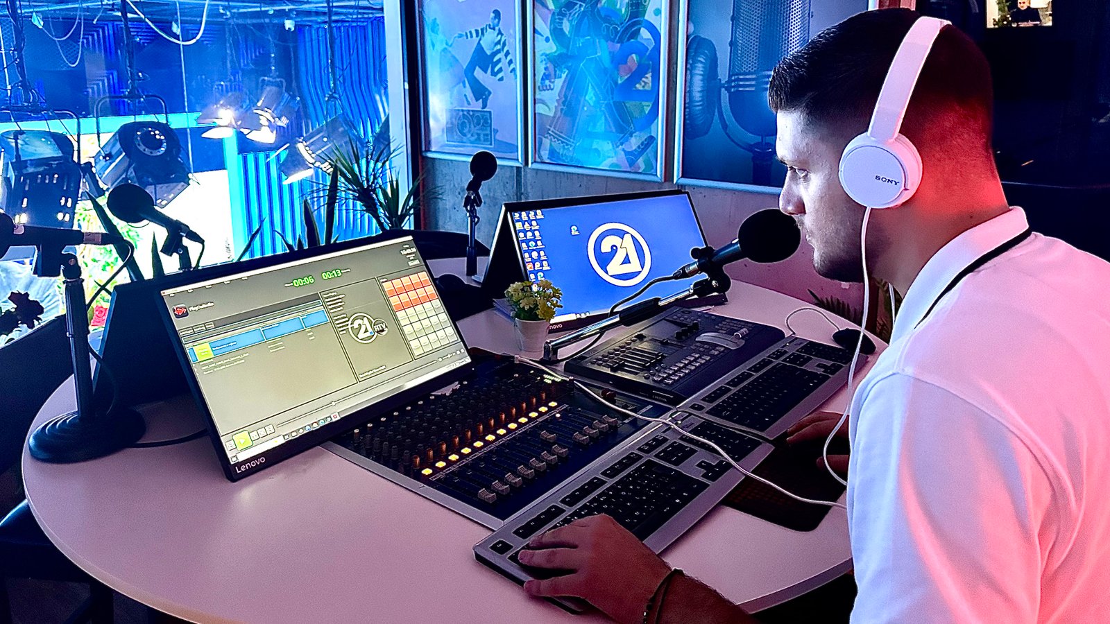 PlayOnRadio at Radiotelevizioni 21 - Interface View