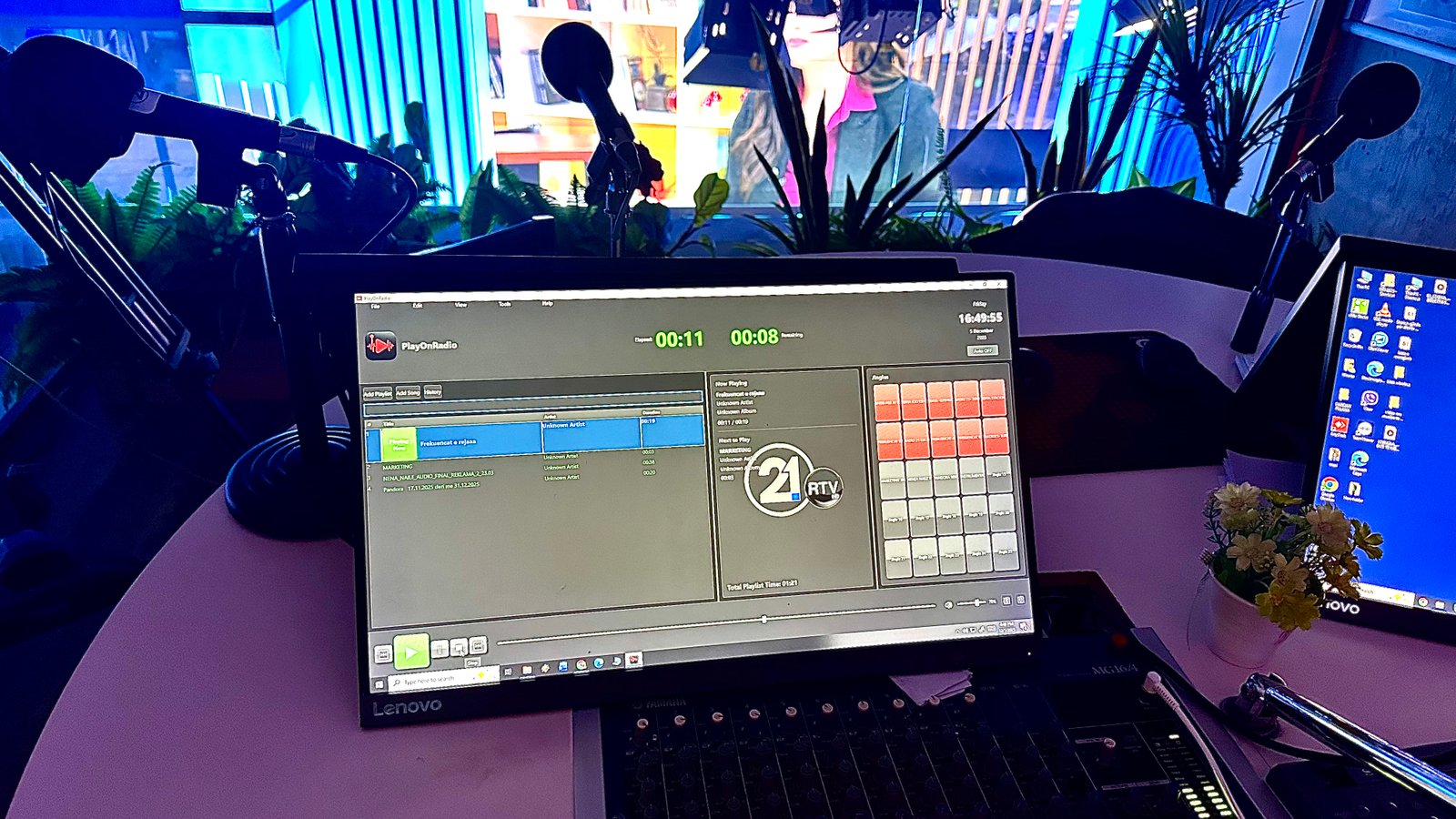 PlayOnRadio at Radiotelevizioni 21 - Radio Station Environment